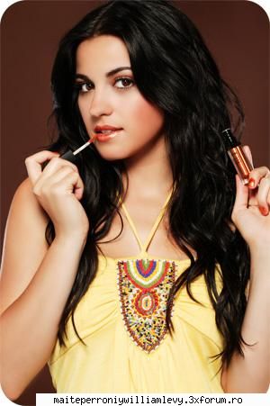 are unghii` roshii:-x  ...sper sa fie buna poza...`te amo maite :rusine:  :rusine:  :rusine: zilei